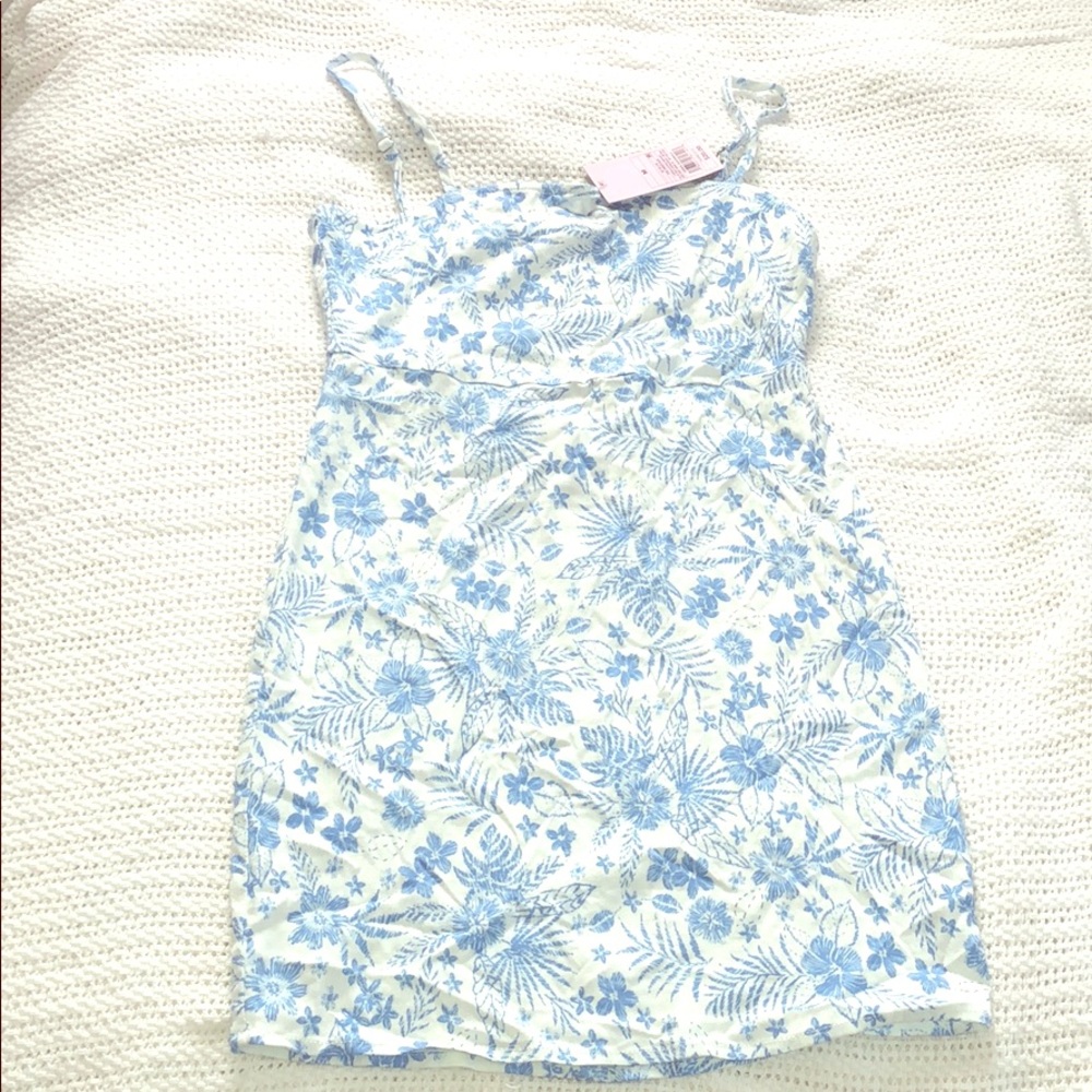 Cute blue floral summer dress!